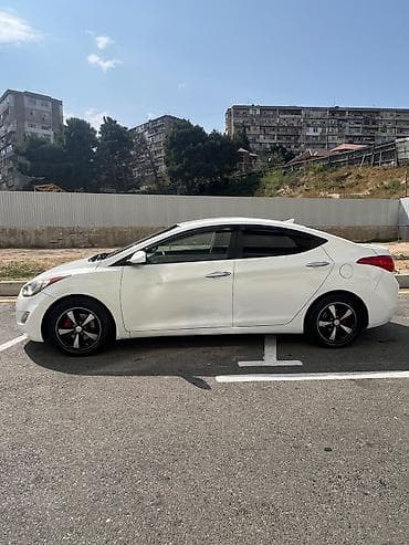 elantra led: Hyundai Elantra (MD) sedan – ağ rəng. Xarici və texniki — 3
