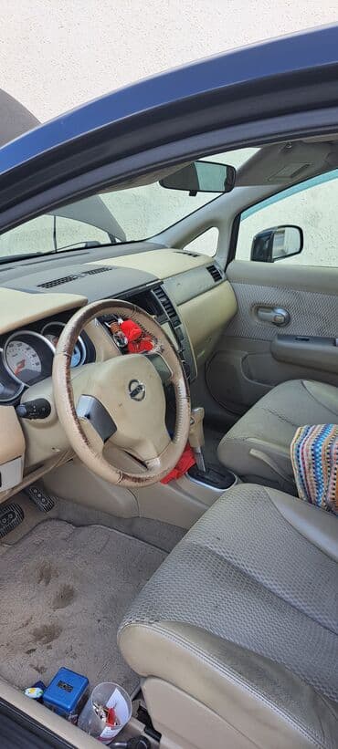 faizsiz kreditlə maşın: Nissan Tiida avtomobili hər gün rahat istifadə üçün nəzərdə tutulmuş — 24