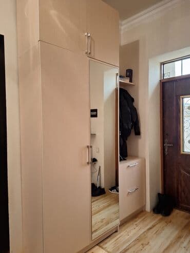 Kreslolar: Dəhliz dolabı — 1