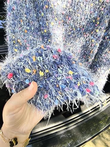 geyim mağazası: Rəngli nopkalarla bəzədilmiş tüklü trikotaj sviter - Model: uzunqol — 3