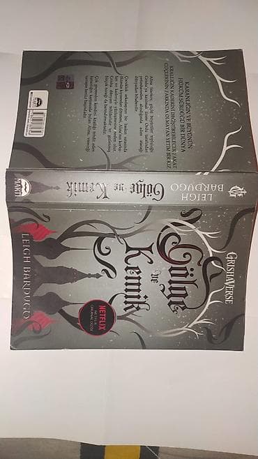 gitara haqqinda melumat: Gölge ve kemik müəllif Leigh Bardugo — 1