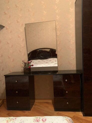 спальная мебель бу: Двуспальная кровать, 2 тумбы, Трюмо, Шкаф, Б/у — 2