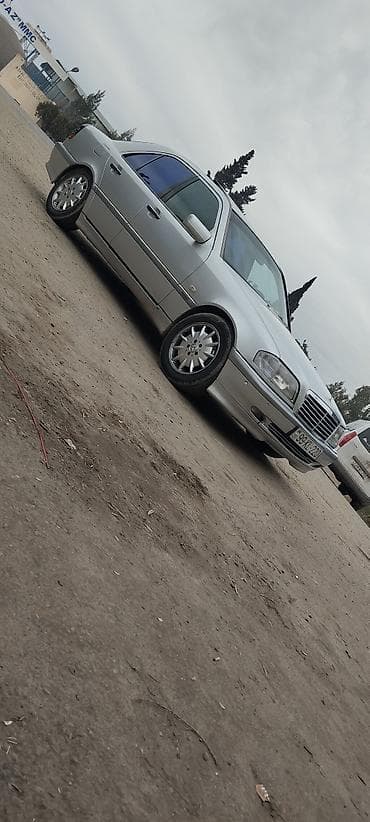 volkswagen tiguan ii: Mercedes-Benz C-Class: 2.2 л | 2000 г. Седан — 4