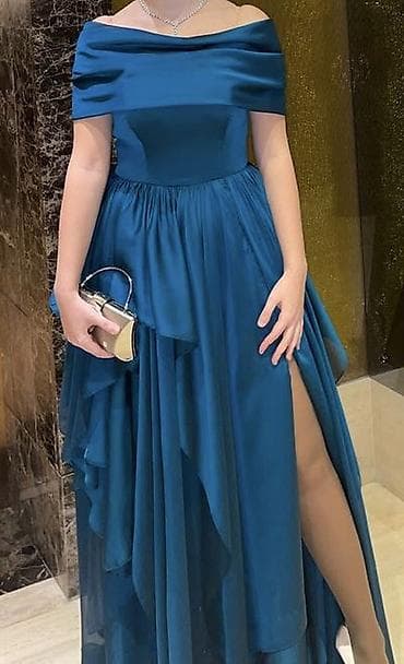 Zərif axşam/libas – tünd firuzəyi (teal) rəngdə, açıq çiyinli model