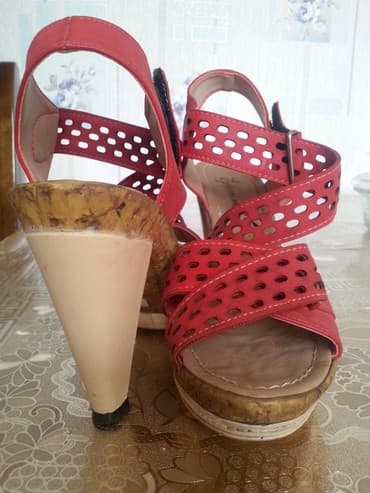 ağ rezin çəkmələr: Ölçü: 39, rəng - Qırmızı, İşlənmiş — 2