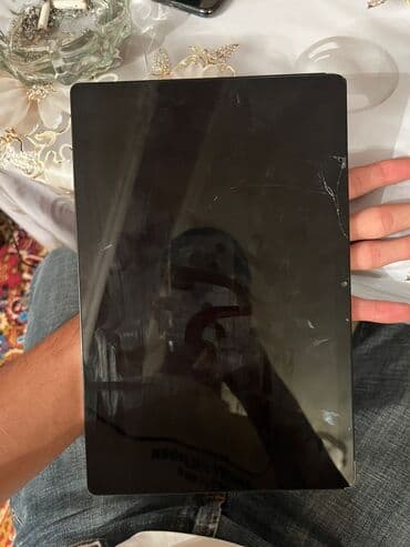 xbox one s: Planşet - Ekran: böyük ölçülü, qara ön panel. Sağ yuxarı küncdə — 1