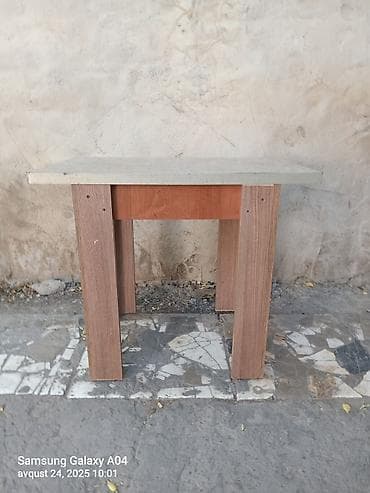 Taxta taburet/kiçik masa - Material: taxta karkas, üst hissə möhkəm lalafo.az -da Taxta taburet/kiçik masa - Material: taxta karkas, üst hissə möhkəm