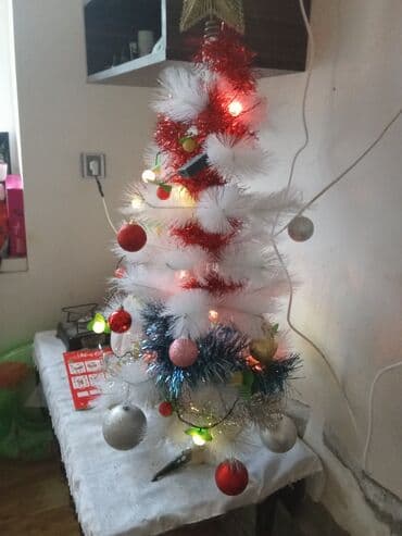 şaxta baba çəkmək: Sam ağacı yolka . oyuncaqlarla birlikdə verilir . her biri 13 man — 2