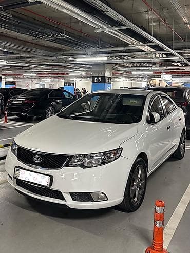 kia set: Kia Cerato: 1.6 l | 2008 il Sedan — 1