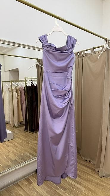 be: Uzun ziyafət/libas – bənövşəyi (lavanda) tonlarında, parlaq atlas — 2
