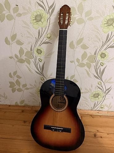 klarnet muştuk: Klassik akustik gitara – 4/4 ölçü, sunburst (qaradan kəhrəbaya keçid) — 1