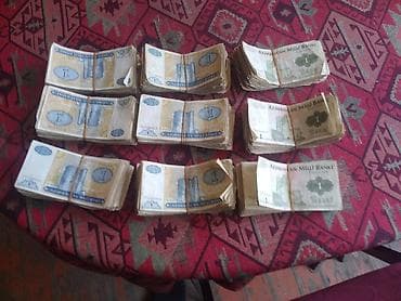 kohnə pullar: Məhsul: Köhnə Azərbaycan manatları (1 manatlıq banknotlar) Təsvir: - — 2