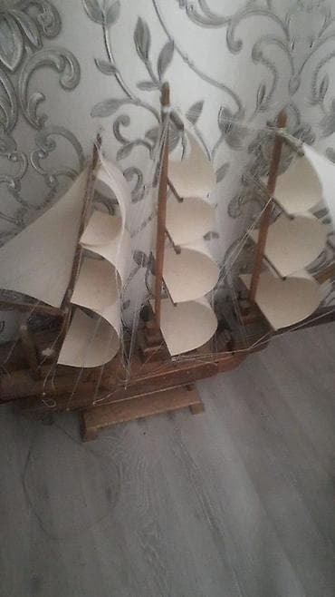 Taxta yelkənli gəmi maketi - Material: təbii ağac karkas, parça