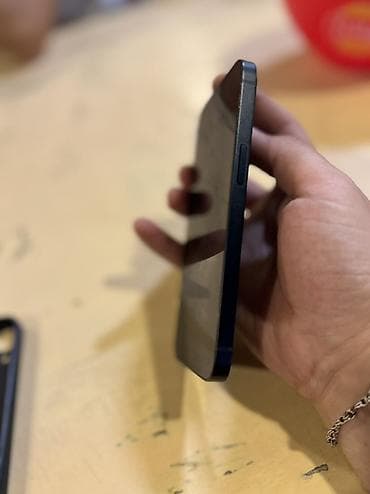 IPhone 13, 128 GB, Qara, Face ID — 2