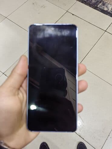 Məhsul: Smartfon - Rəng: Göy çalarlarında korpus - Korpus: Düz