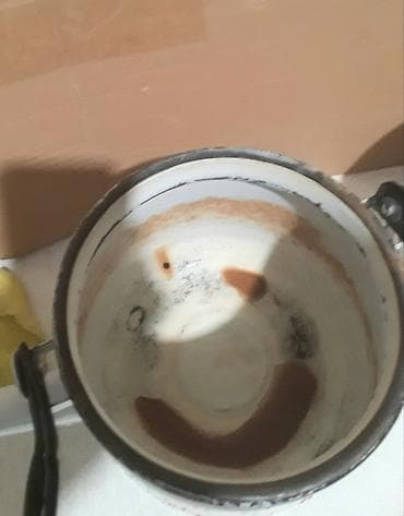 cay satışı: 3 ltr. Çayniklar ikisi bir yerdə satılır.Rusiya.Biri qapaqsız.İçəridə — 3