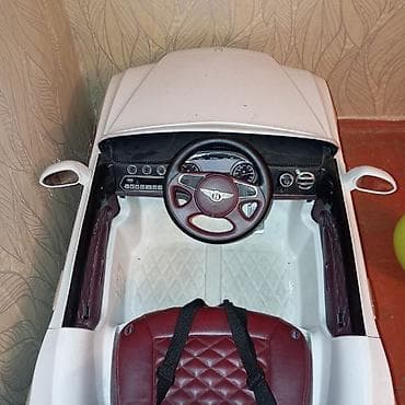 Uşaq üçün elektrikli minik maşını – kabriolet tipli, ağ korpus və