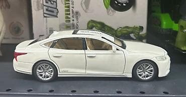 taxta oyuncaqlar: Leksus sedan miniatür model avtomobil - Miqyas: təxmini 1:32 - — 2