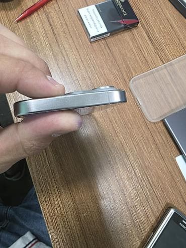 apple 15i̇cdəmmiş: IPhone 15 Pro, Natural Titanium, Face ID — 3