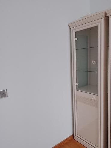 acıq dolab: Şüşəli dolab vitrini — 1