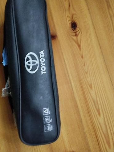 Toyota avtomobil üçün yol təhlükəsizliyi dəsti Məzmun: - Qara rəngli