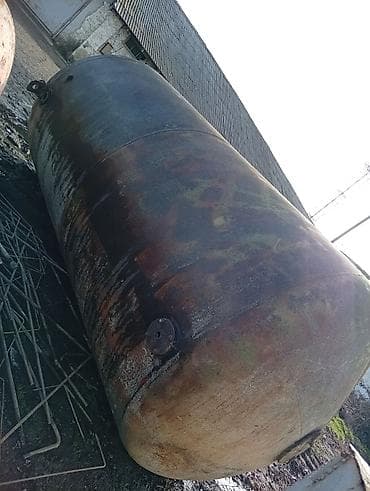 Шланги: Sənaye tipli metal şaquli-yatay silindrik çən - Material: qalın — 1