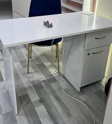 İşlənmiş, Manikür üçün masa