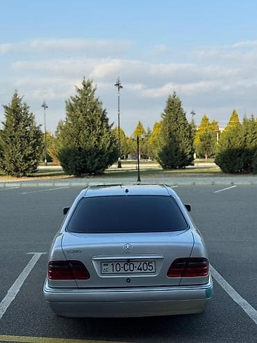 lada vaz 2107: Mercedes-Benz E 230: 2.8 l | 1997 il Sedan — 2