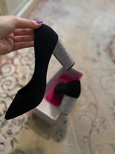 ayaqqabilar krasovka: Tuflilər, Ölçü: 38.5, rəng - Qara, Yeni — 2