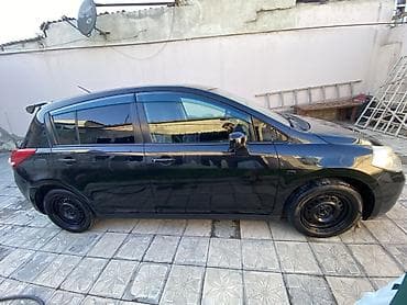 Продажа авто: Nissan Tiida, qara rəng, hetçbek gövdə. - Güclü və qənaətcil benzin — 4