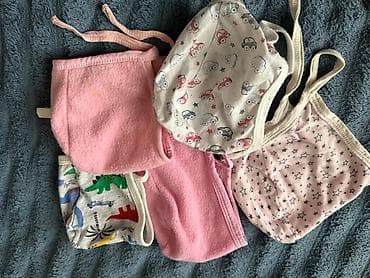 Üst geyimləri: Uşaq üçün yumşaq parçadan hazırlanmış bağlamalı şapkalar dəsti. - — 1