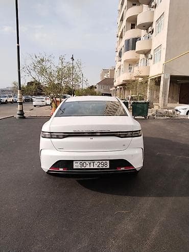 BYD Qin Plus DM-i (plug-in hibrid sedan) Xüsusiyyətlər: - Gövdə