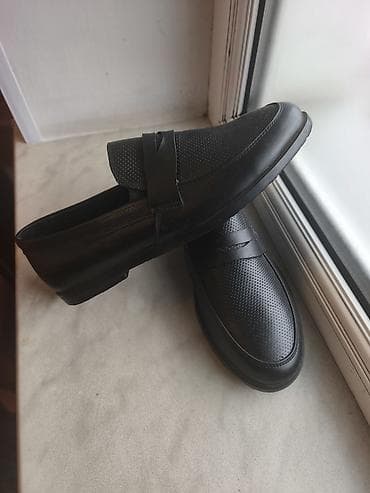 qara ayaqqabı: Kişi loafer ayaqqabıları – qara rəng, klassik penny loafer dizaynı - — 2