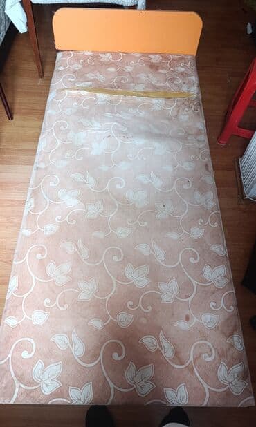 tek neferlik carpayilar: İşlənmiş, Təknəfərlik çarpayı, Bazasız, Matrassız, Siyirməsiz — 1