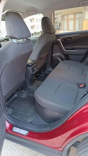 led duman: Toyota RAV4: 2.5 l | 2022 il Krossover — 9