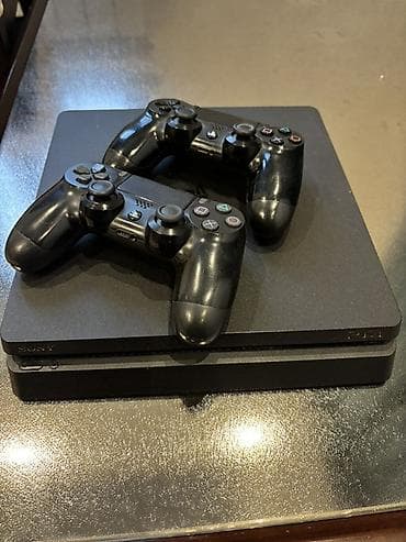 плейстейшен 4 слим: Sony PlayStation 4 Slim /500gb - Rəng: qara, Slim korpus - Komplekt — 2