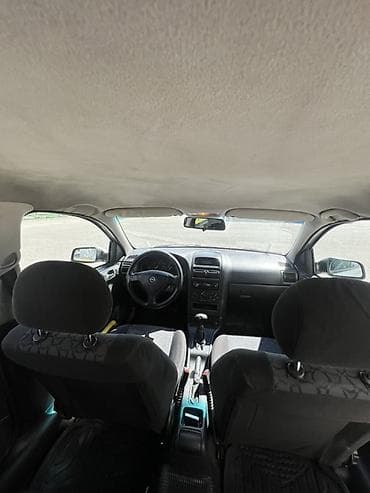 Opel: Opel Astra G hatchback – gümüşü rəng, 5 qapı, 5 yerlik salon. Texniki — 6