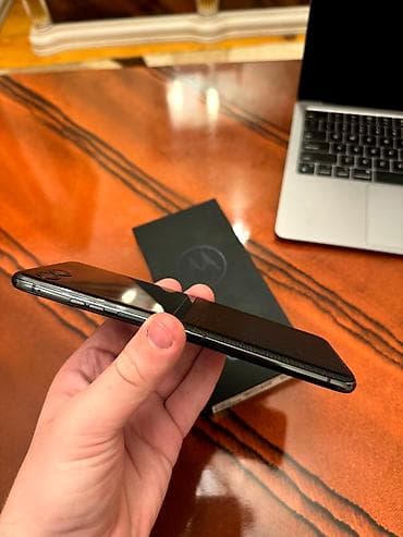 motorolla v8: Motorola Razr 40 Ultra, 256 GB, rəng - Qara, Zəmanət, Sensor, Barmaq izi — 9