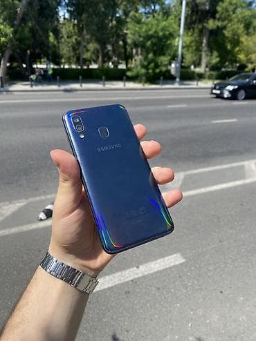 galaxy a40: Samsung Galaxy A40, 64 GB — 3