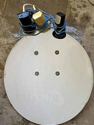 Bilsat peyk antenasını satlram . Çürüyüpası yoxdur. 3 qalovkası ilə lalafo.az -da Bilsat peyk antenasını satlram . Çürüyüpası yoxdur. 3 qalovkası ilə