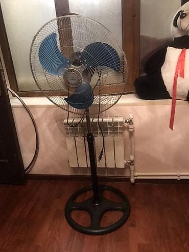 Masaüstü deyil, döşəmə tipli elektrik ventilyatoru - 3 qanadlı, iri