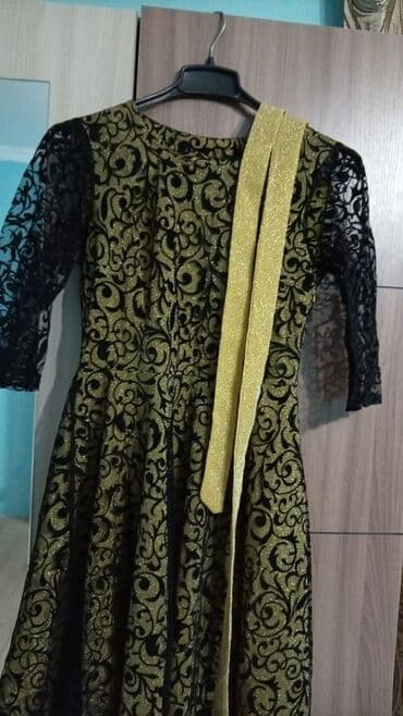 Qadın geyimləri dəsti – 4 fərqli don (1 dəst jaketlə) 1) Qara