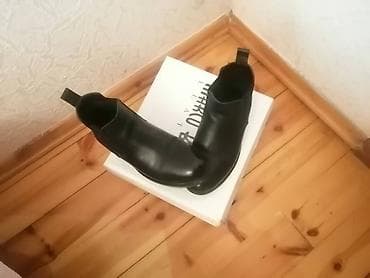 Bir neçə dəfə geyinilmiş təbii dəri ayaqqabı. Ölçüsü ayağa böyük