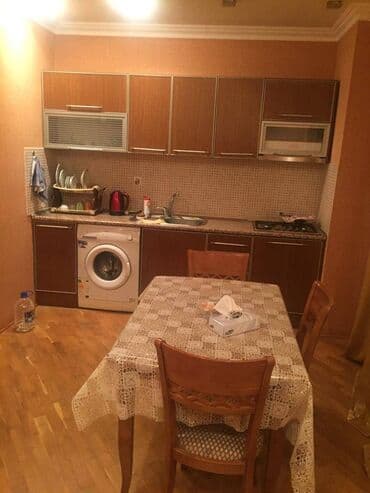 1 otaqlı kohnə tikili: Nərimanov rayonu,Tehsil nazirliyinin yanında,2 otaqlı təmirli,əşyalı — 4