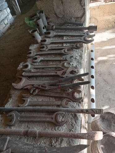 kəsici: Mexaniki alətlər dəsti – müxtəlif ölçülü açarlar və əl alətləri — 2