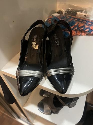 Basanoşka və səndəllər: Qadın ayaqqabıları – 2 cüt 1) Gümüşü-metallic rəngli sandalet - Açıq — 2