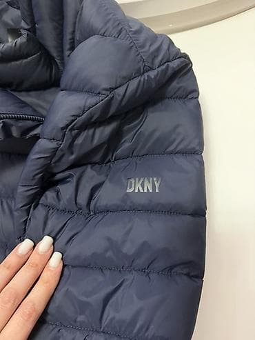 ağ pencek: DKNY qadın pufik yarımfəsil gödəkçə
Rəng: tünd göy.Ölçü s-m — 2