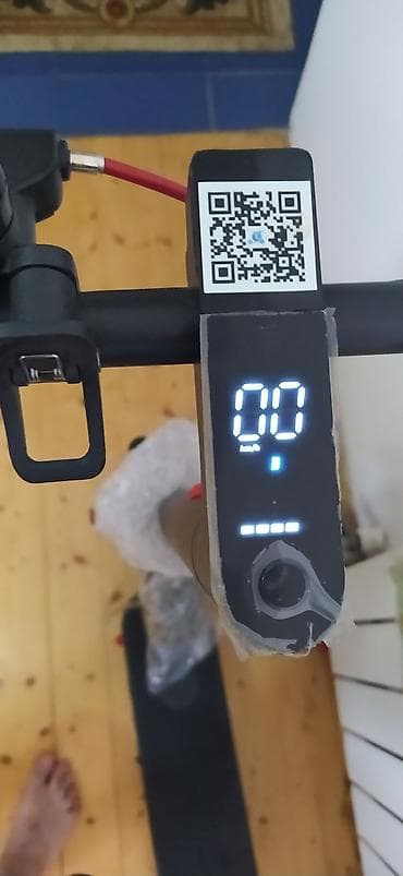 Elektrik nəqliyyatı: Elektrik skuter - Güclü motor və LED displey: Ön paneldə sürət — 4