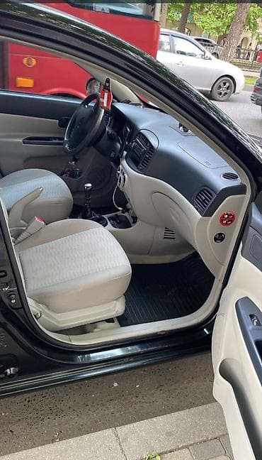 tutbo az: Hyundai Accent: 1.4 l | 2006 il Sedan — 4