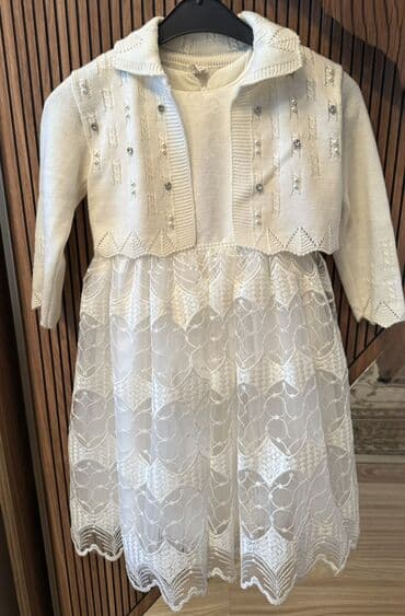 Uşaqlar üçün digər geyimlər: Ağ rəngdə qız uşaq dəsti – zərif krujeva ətəkli paltar və üstündən — 1